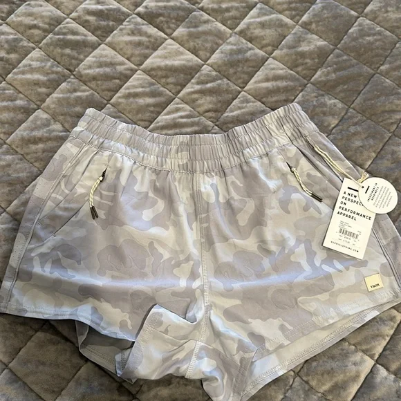 NWT 🏃‍♀️ Vuori | Dash Short - Pale Grey Camo - Picture 5 of 8